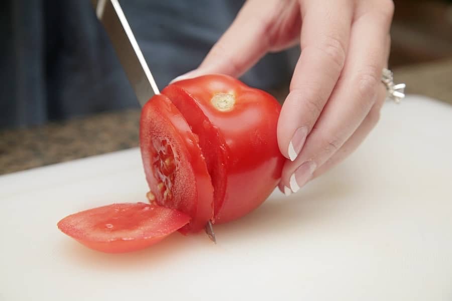 affettare pomodori 