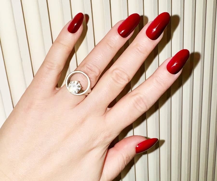 unghie gel inverno 2025 rosse