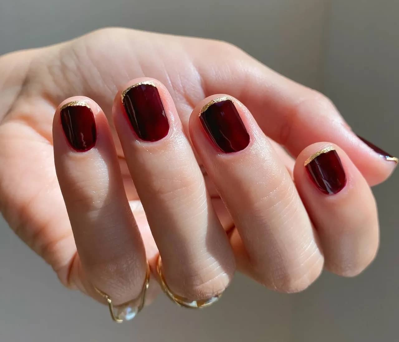 unghie natalizie bordeaux oro