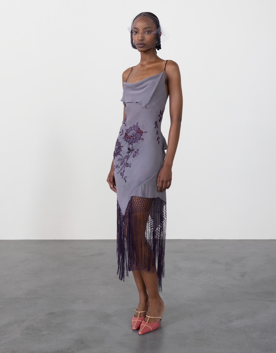 vestito con frange estate 2025 conner ives