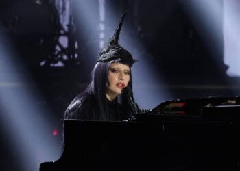 Lady Gaga Blade of grass