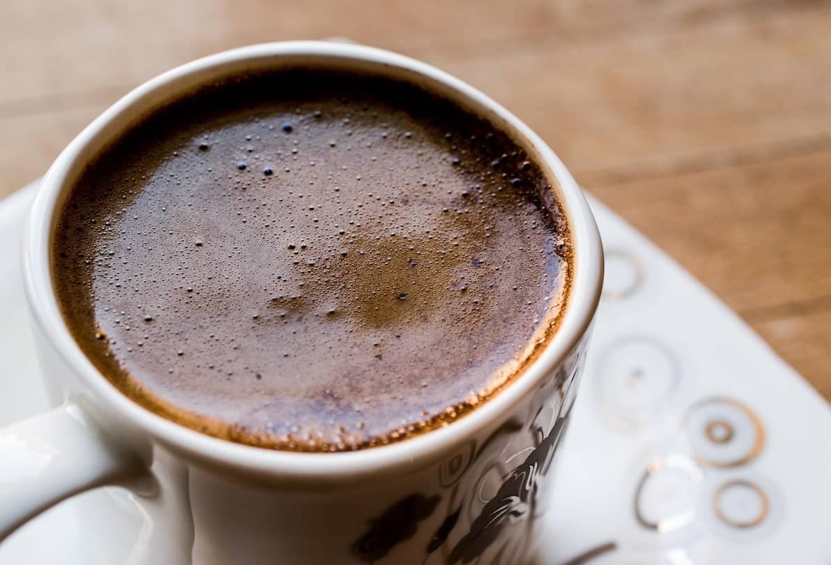 caffè turco in tazza 