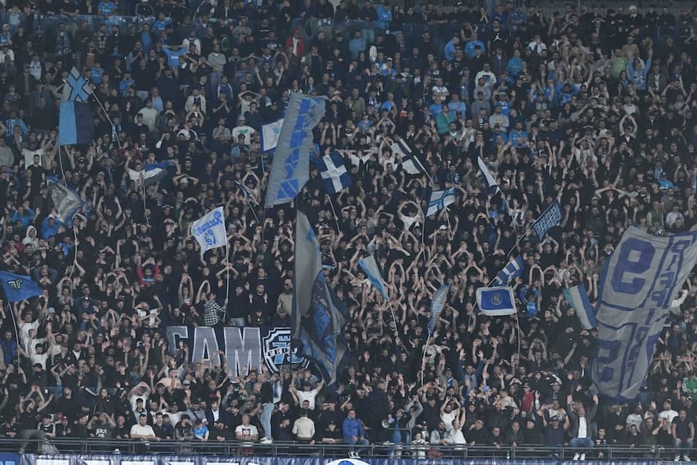Napoli scudetto tifosi allo stadio