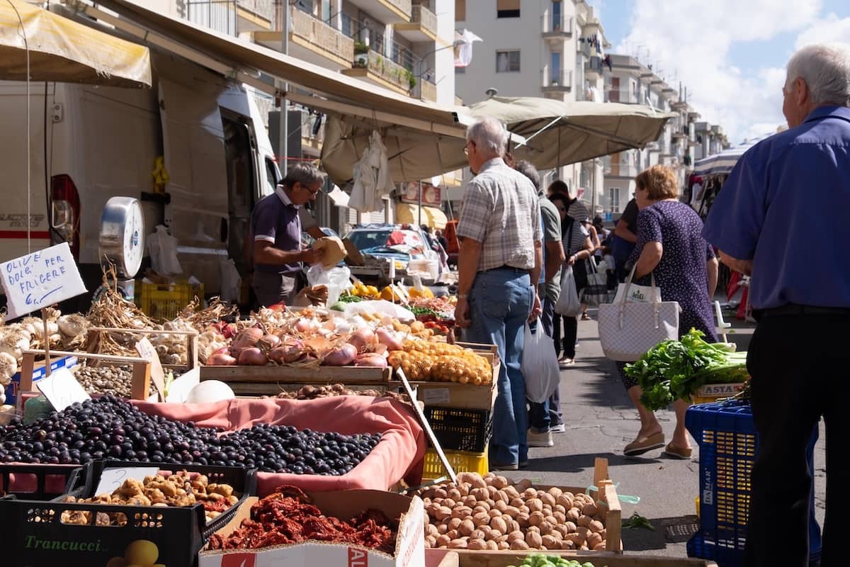 Aiuti 2025 per pagare spesa e bollette