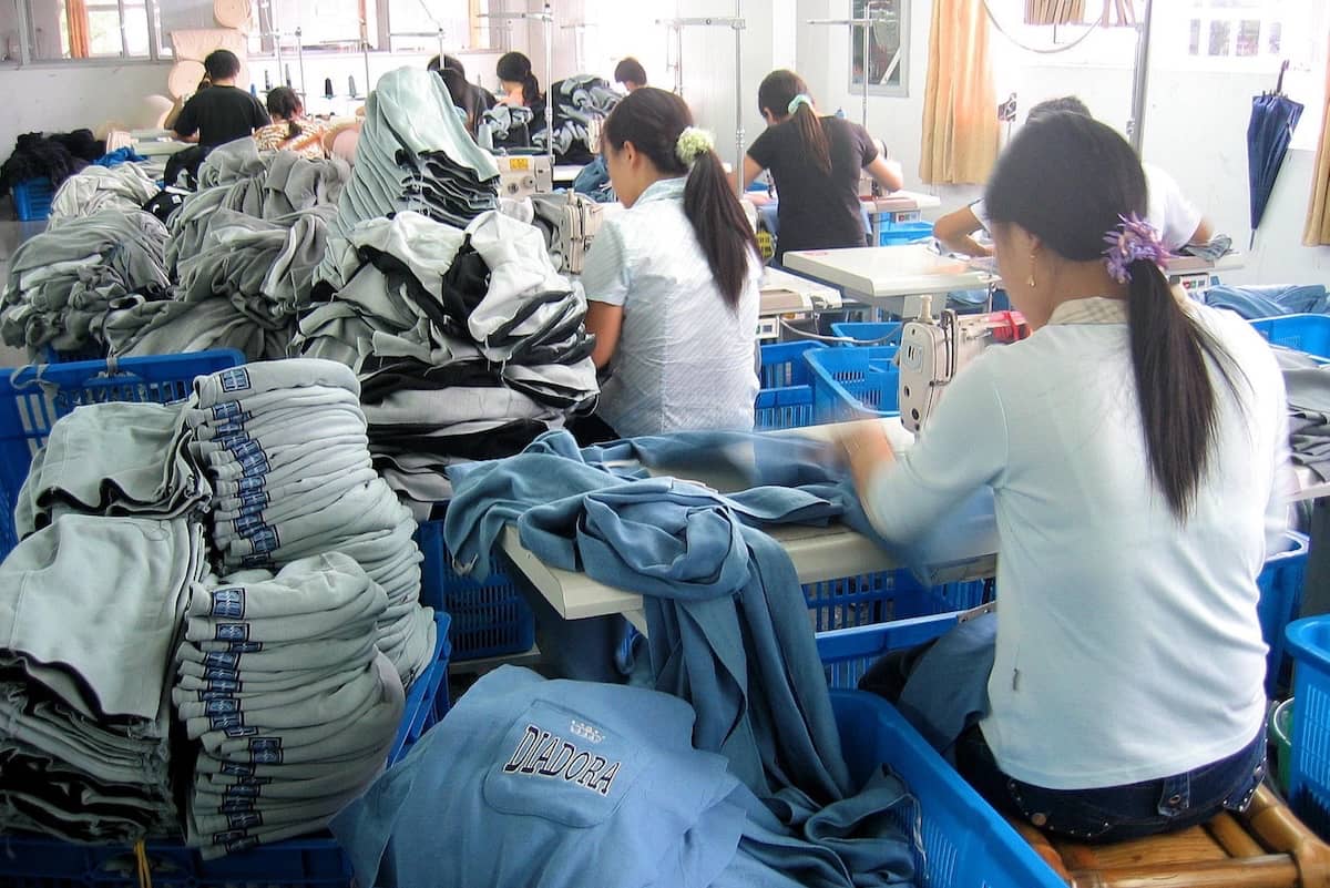 dazi america cina donne in fabbrica cinese