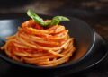 pasta al sugo di pomodoro fresco e basilico