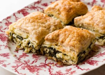 borek turco con spinaci e formaggio fatto in casa ricetta tipica