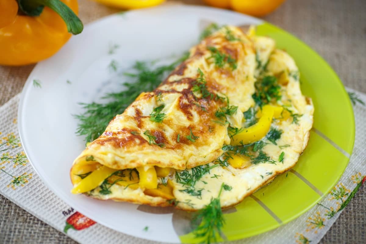 frittata ripiena di peperoni e erbe aromatiche