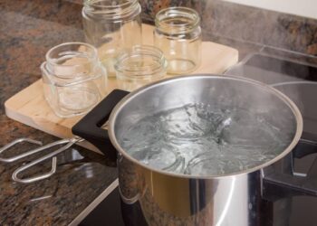 come sterilizzare i vasetti per conserve e marmellate