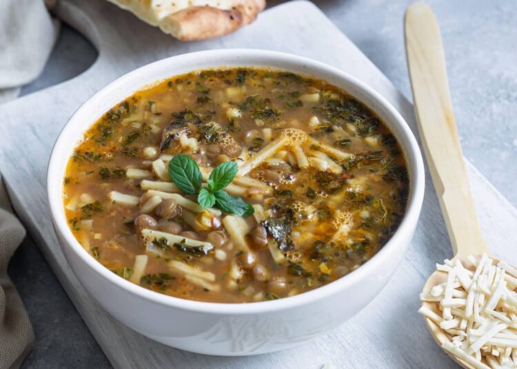 zuppa di noodles e lentichie verdi turca bacakli corba