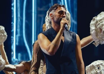 Coming Home canzone Mengoni Natale 2025