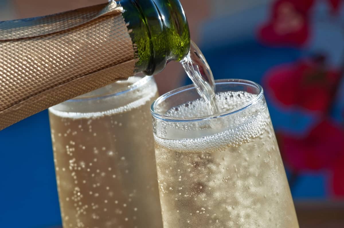 come raffreddare lo champagne caldo