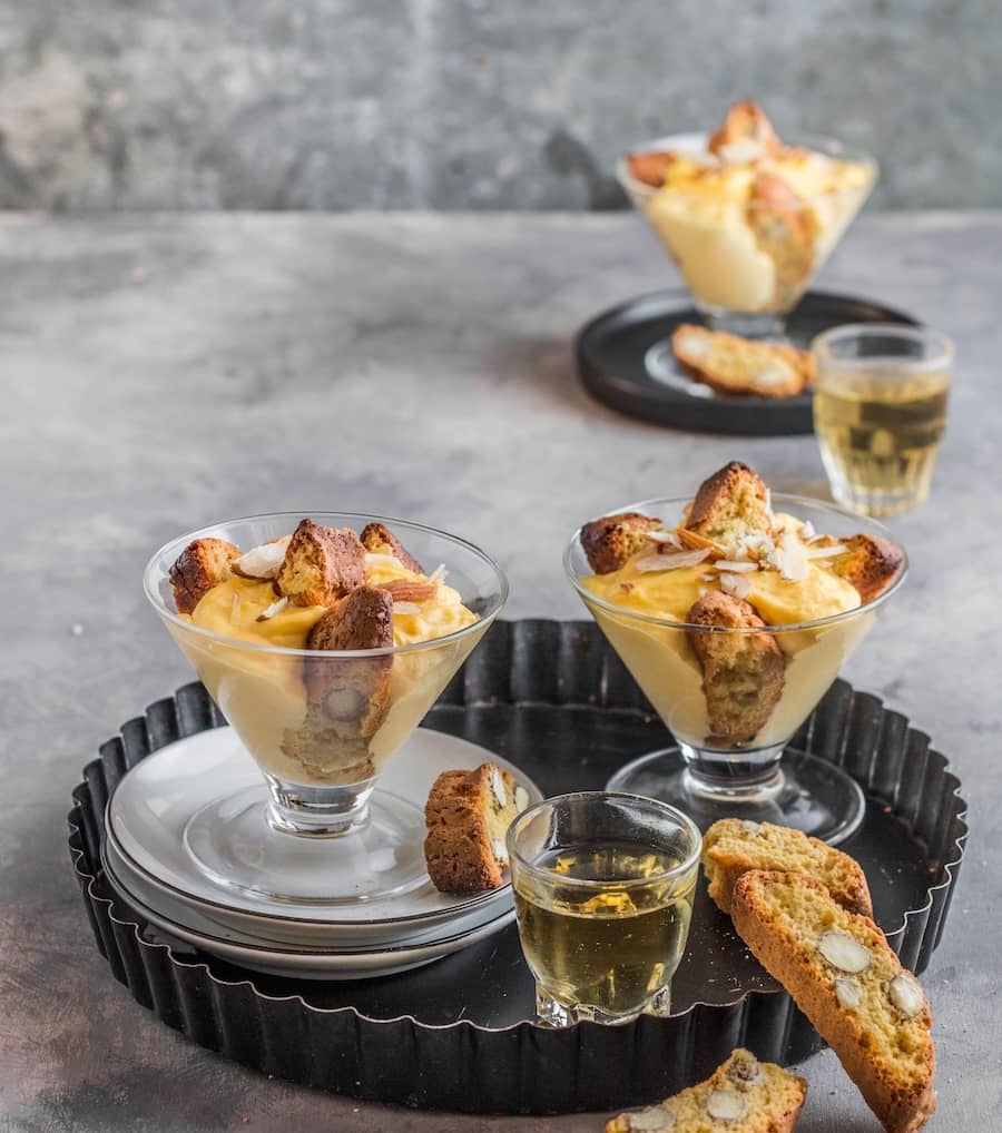 tiramisù in binchiere con cantucci toscani e zabaione