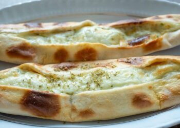 pide turca al formaggio fatta in casa