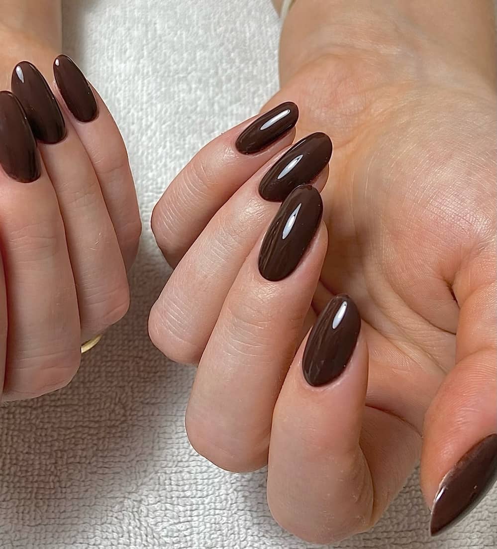 unghie gel marrone cioccolato inverno 2026