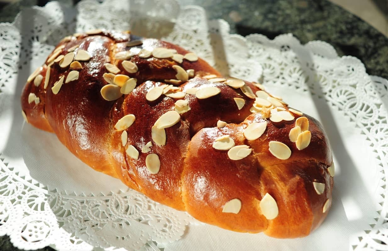 Tsoureki greco pane di Pasqua