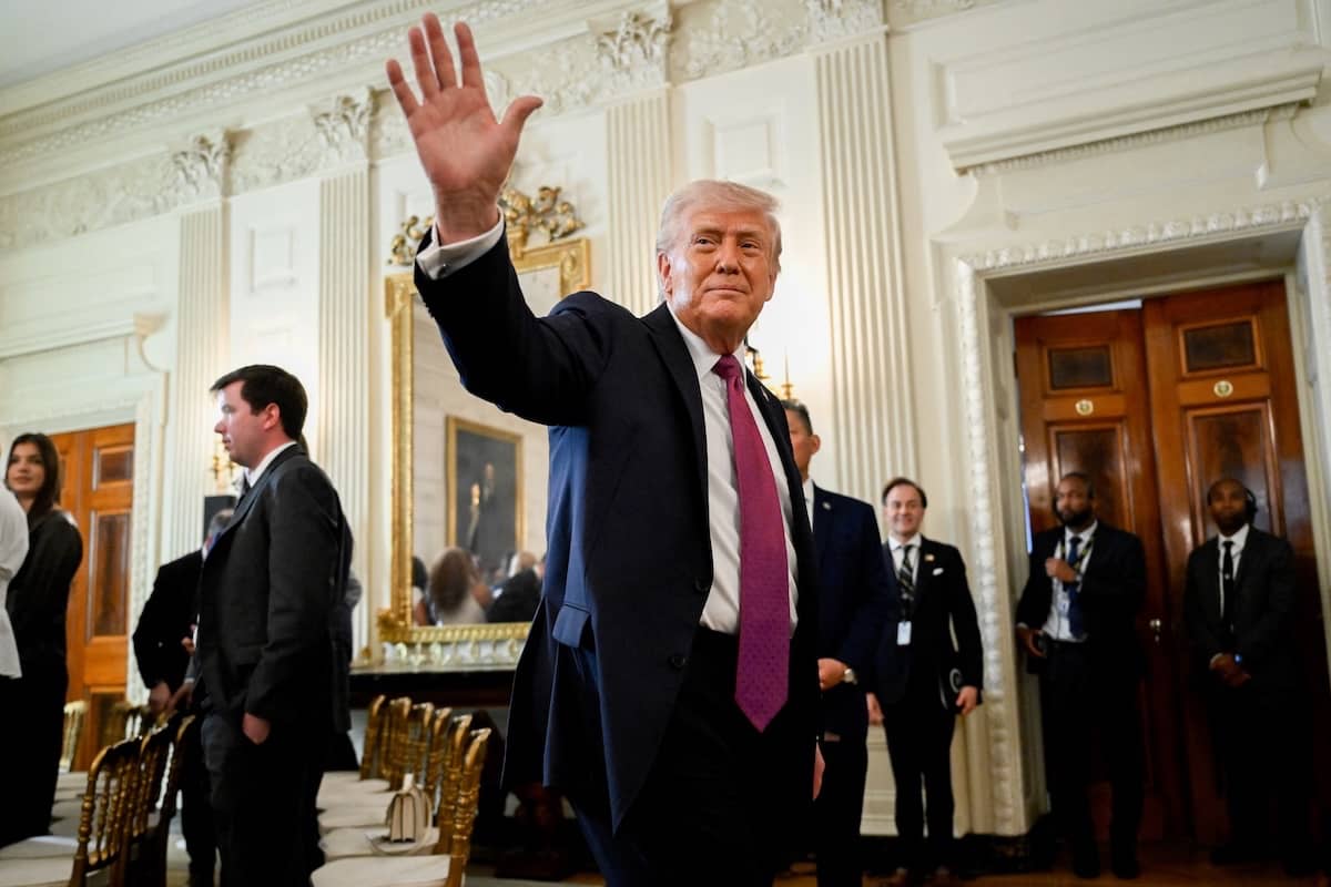 Donald Trump alla Casa bianca durante un intervento pubblico