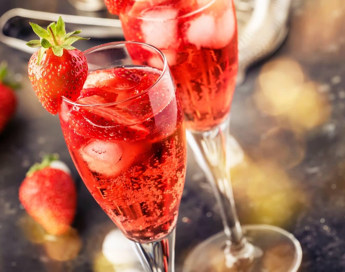 Rossini cocktail con fragole e Prosecco